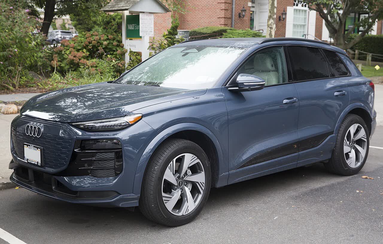 Audi Q6 e-tron (2025)