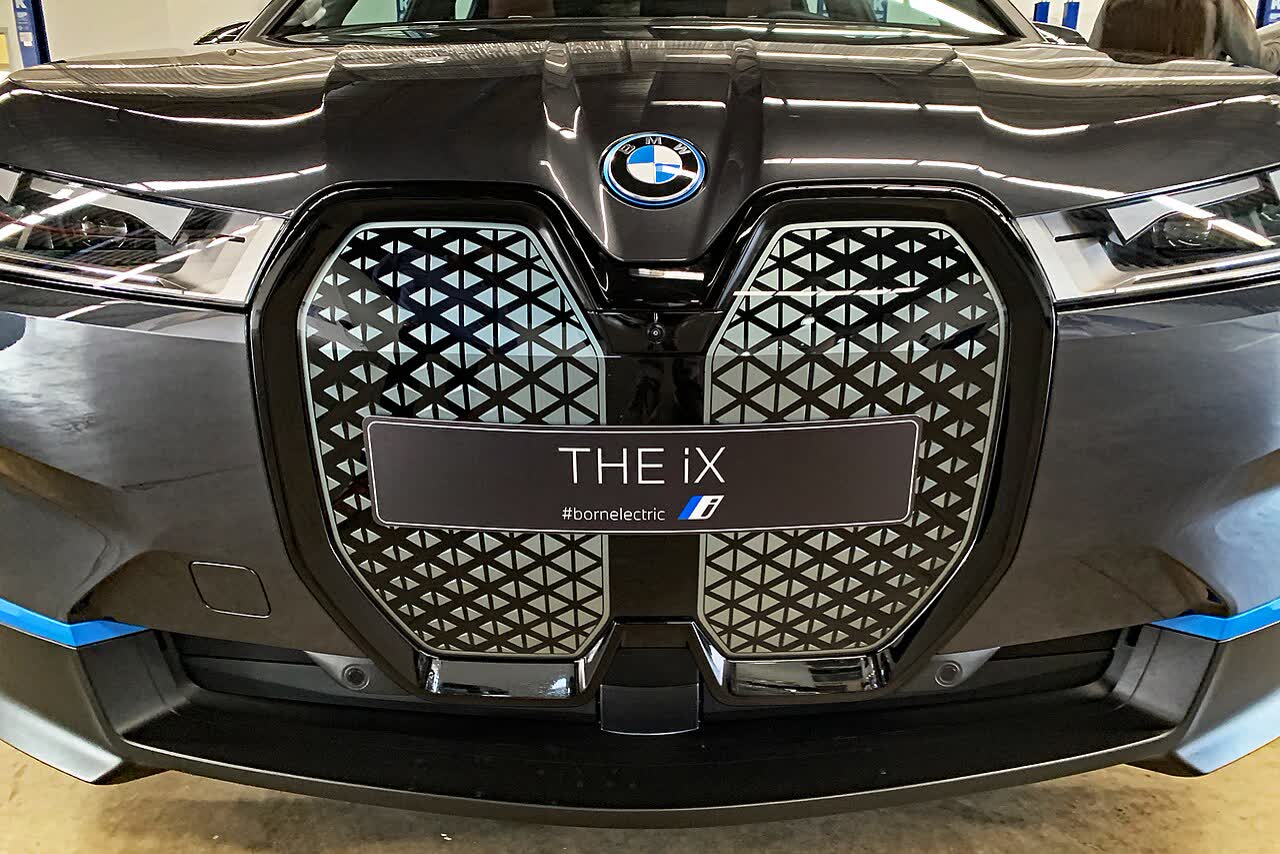 BMW iX xDrive50 (2025)
