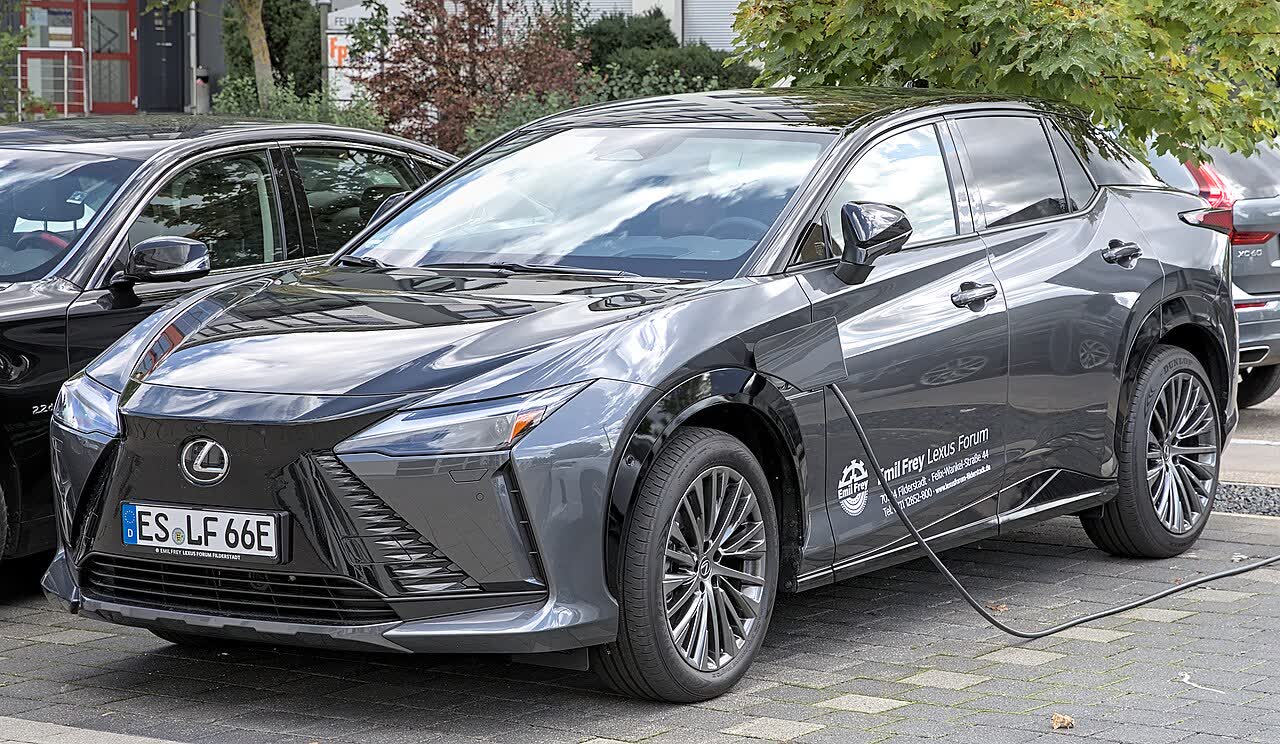 Lexus RZ 450e (2025)