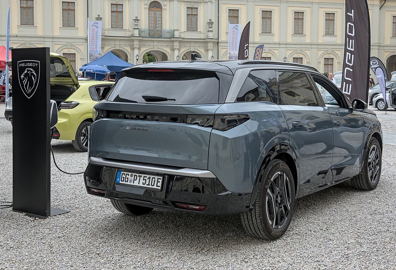 Paras seitsenpaikkainen sähköauto 2026