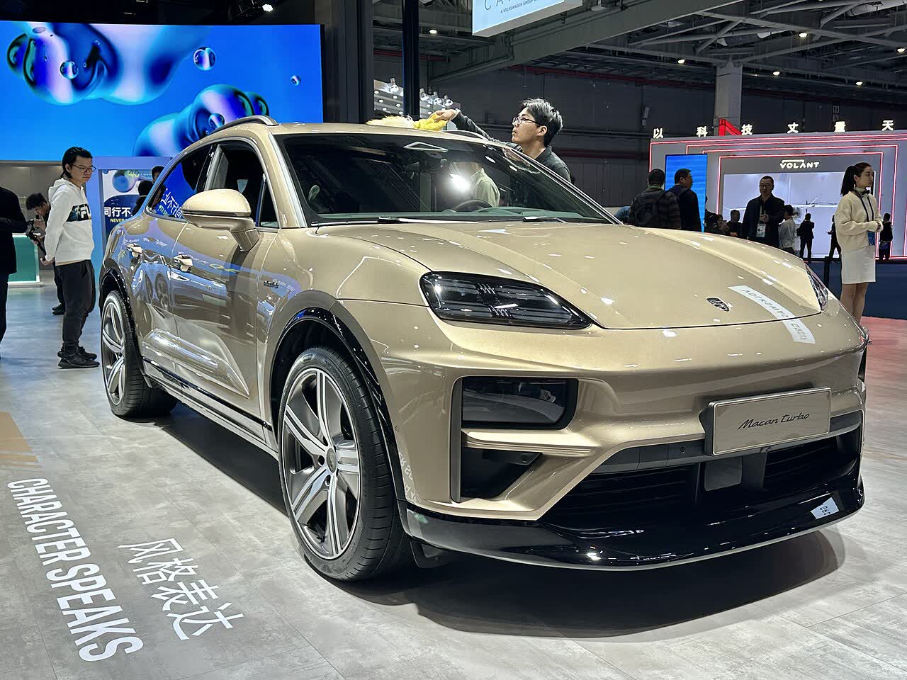 Porsche Macan 4 Electric (2025)