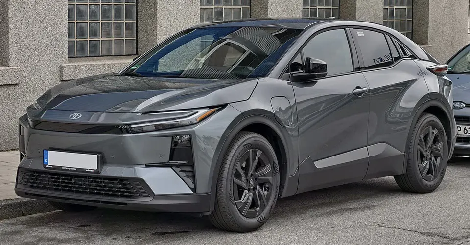 Sähköauto vai hybridi 2026 — täyssähkö, lataushybridi vai hybridi