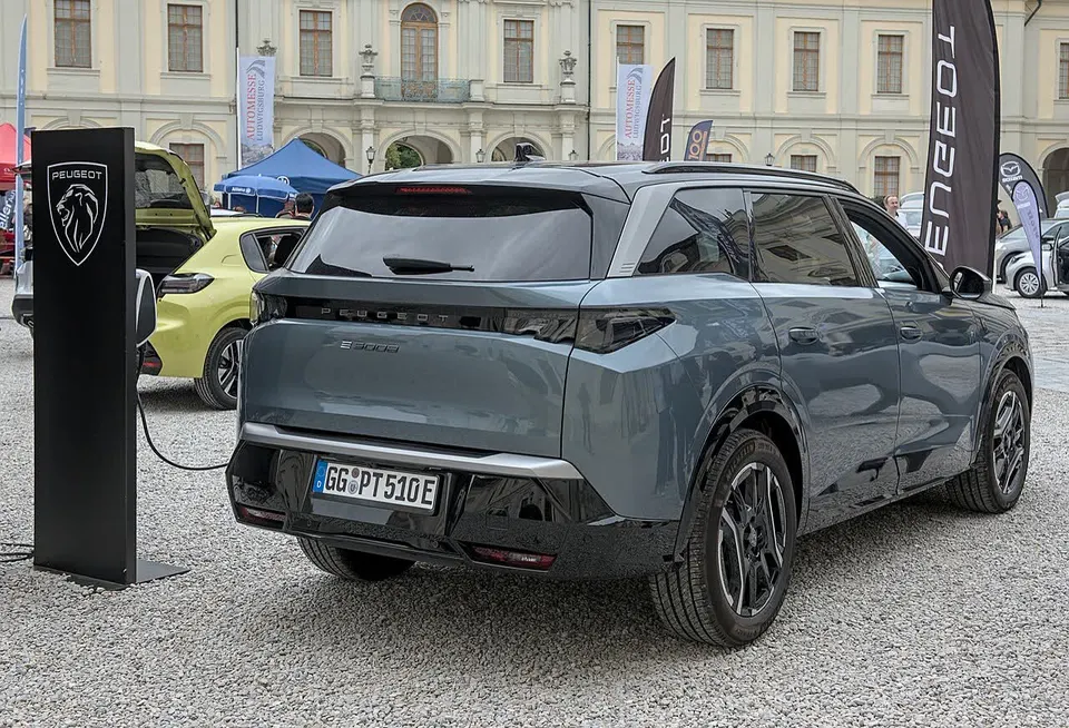 Peugeot e-5008 96 kWh (2026)